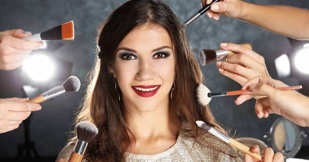 Mastering the Basics: The Right Makeup Routine for Everyday Wear